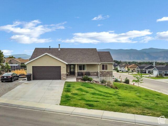 Property Photo: 724 E 70 S UT 84642