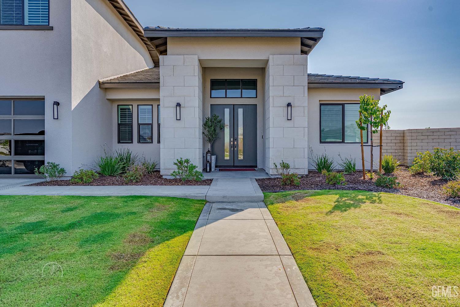 Property Photo:  3531 Jardineire Lane  CA 93311 