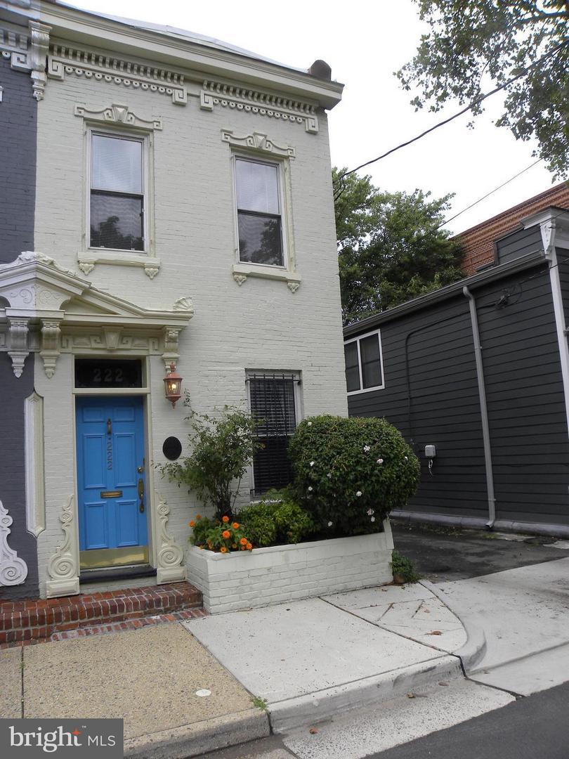 Property Photo: 222 N Patrick Street VA 22314