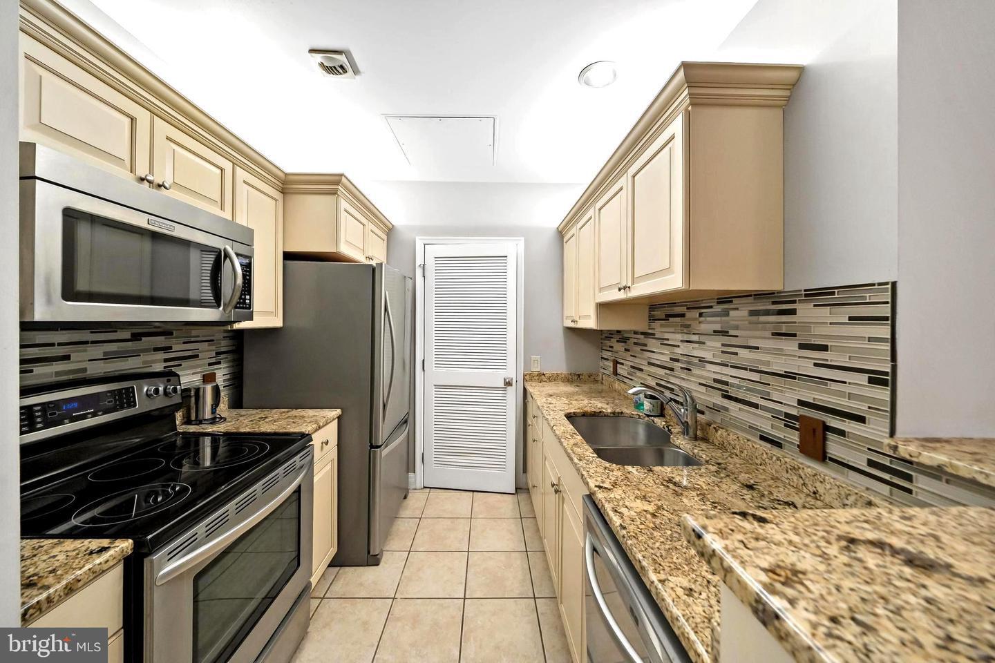 Property Photo:  1600 Arch Street 18 1610  PA 19103 