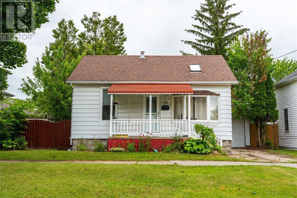 Photo de la propriété:  188 Durand Street  ON N7T 5A3 