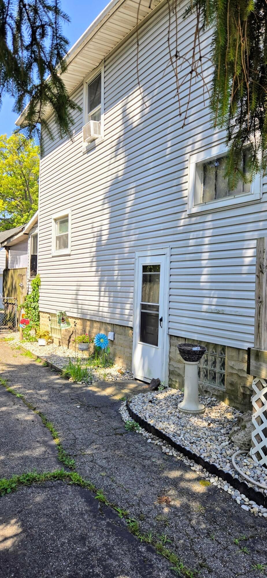 Property Photo:  2076 Agler Road  OH 43211 