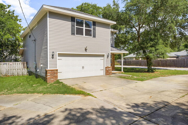 Property Photo: 926 Lois Street FL 32547