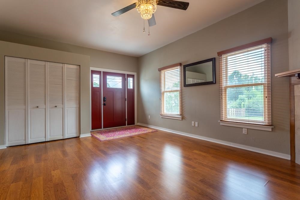 Property Photo: 760 S Grandview Avenue IA 52003