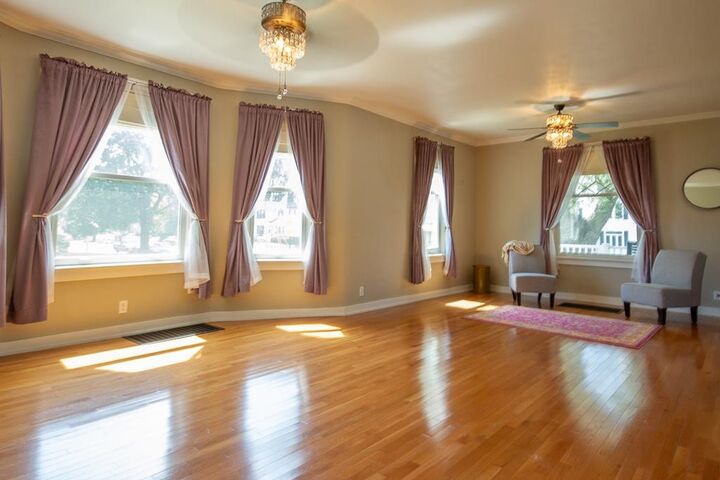 Property Photo: 760 S Grandview Avenue IA 52003