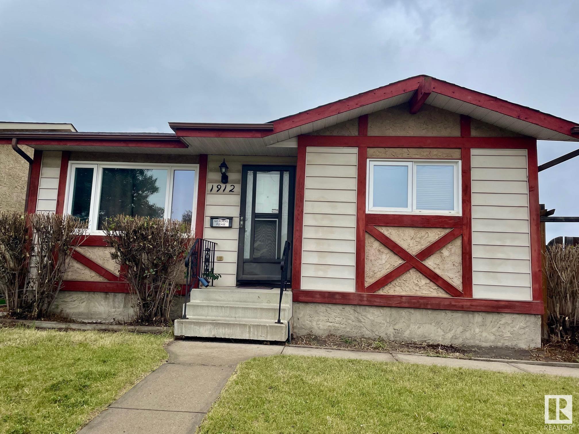 Photo de la propriété: 1912 151 Avenue NW AB T5Y 2A6