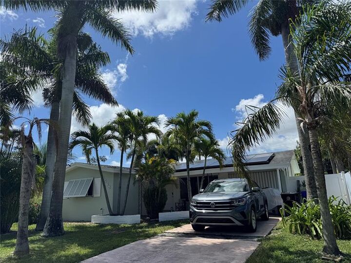 Property Photo: 3548 SW 13th Ct FL 33312