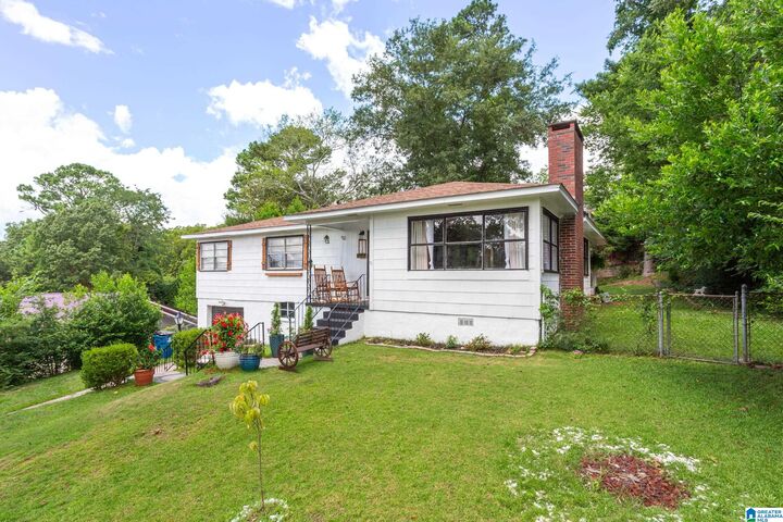 Property Photo:  1130 Altamont Road  AL 36207 
