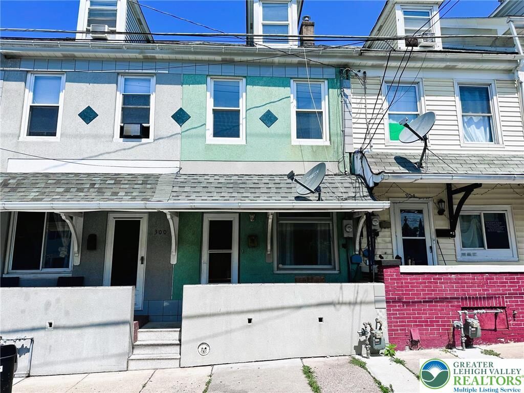 Property Photo:  302 Church Street  PA 18032 