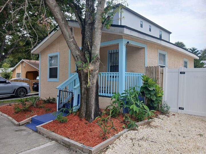 Property Photo:  1736 W Cherry Street  FL 33607 