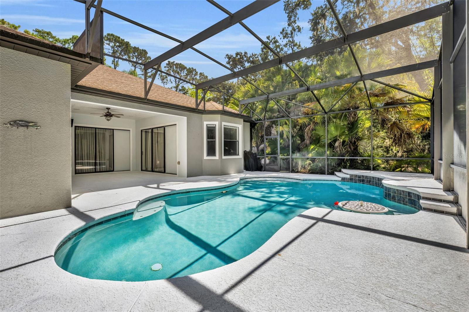 Property Photo: 13916 Bramble Bush Court FL 32832