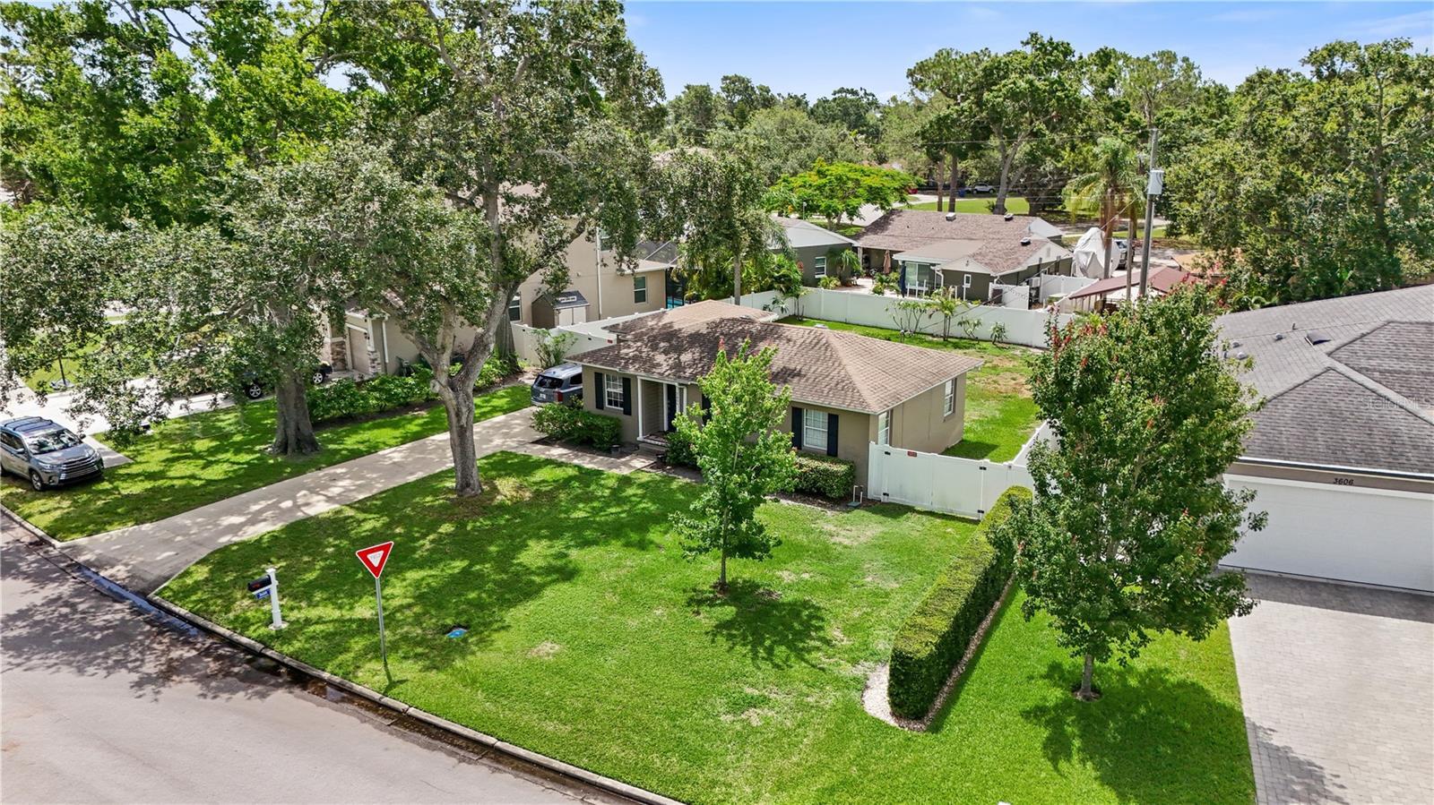 Property Photo:  3604 W Tampa Circle  FL 33629 