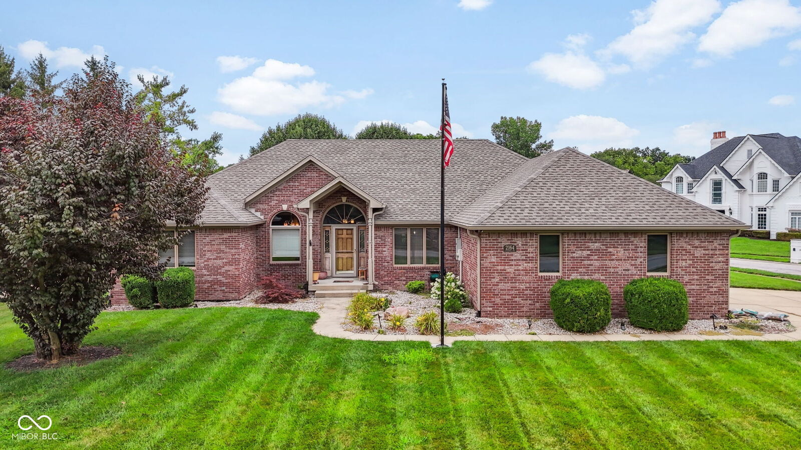 Property Photo: 2164 Ridgemere Way IN 46143