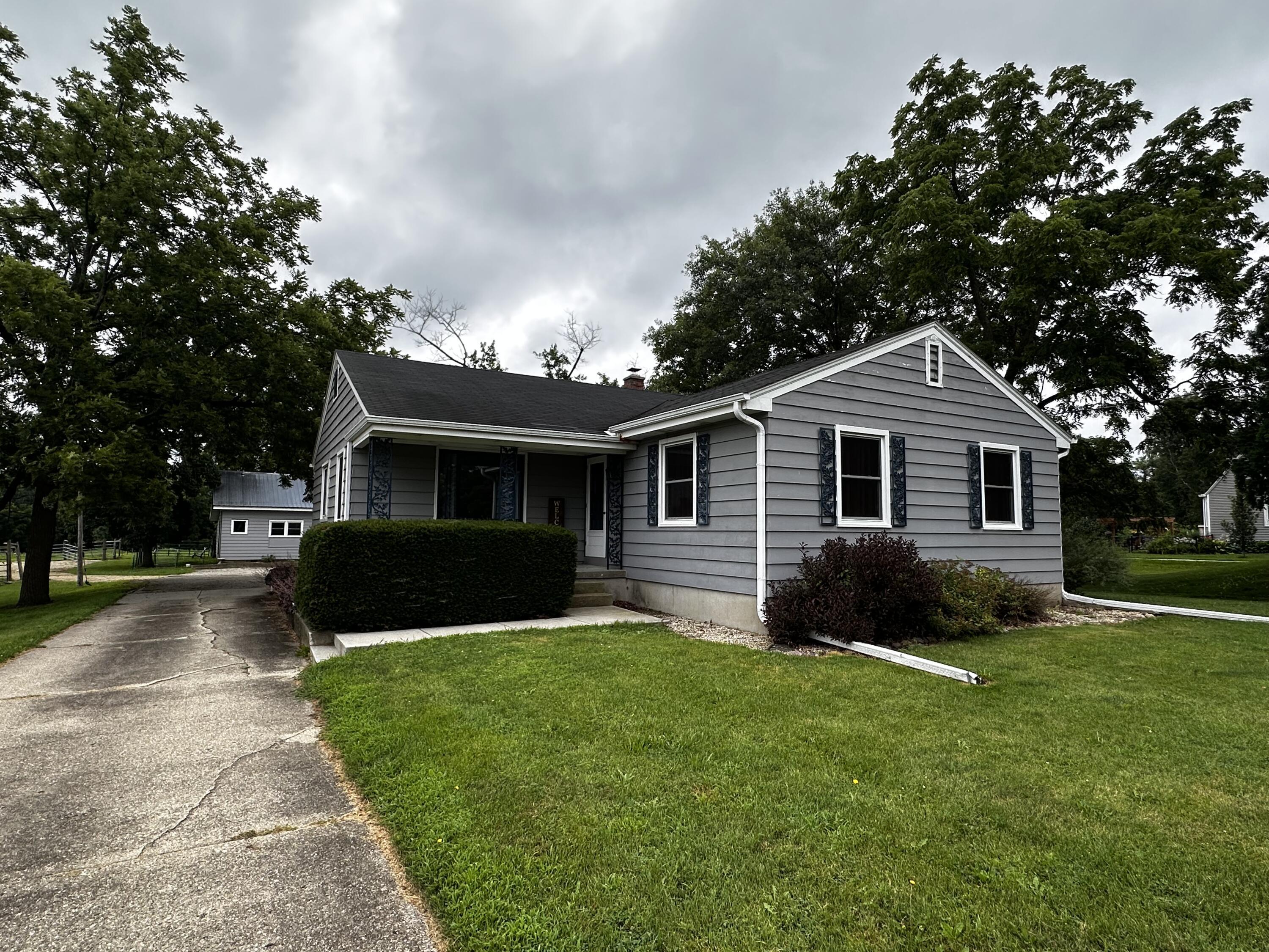 Property Photo: 5912 E Creek Rd WI 53546