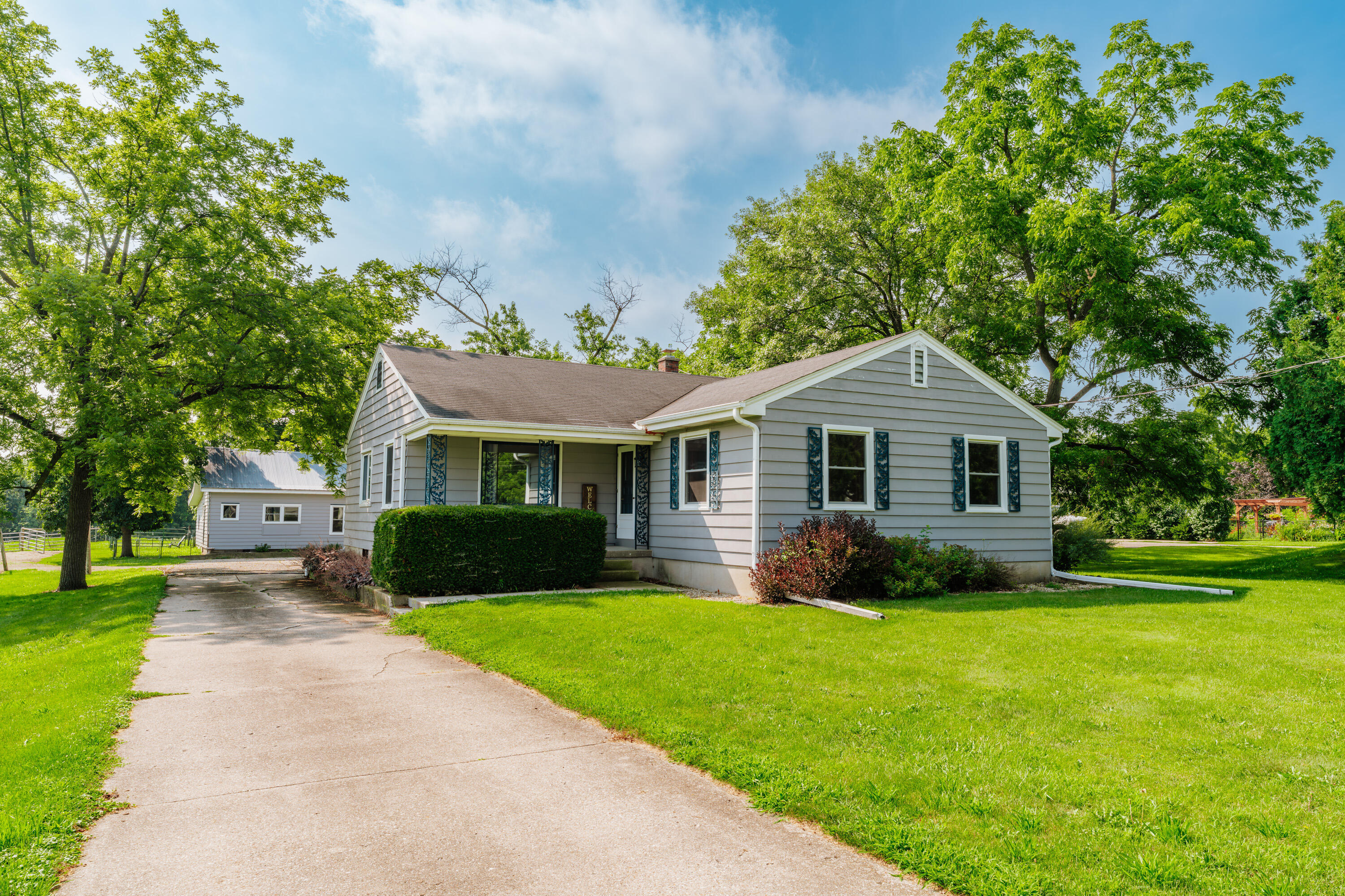 Property Photo:  5912 E Creek Rd  WI 53546 