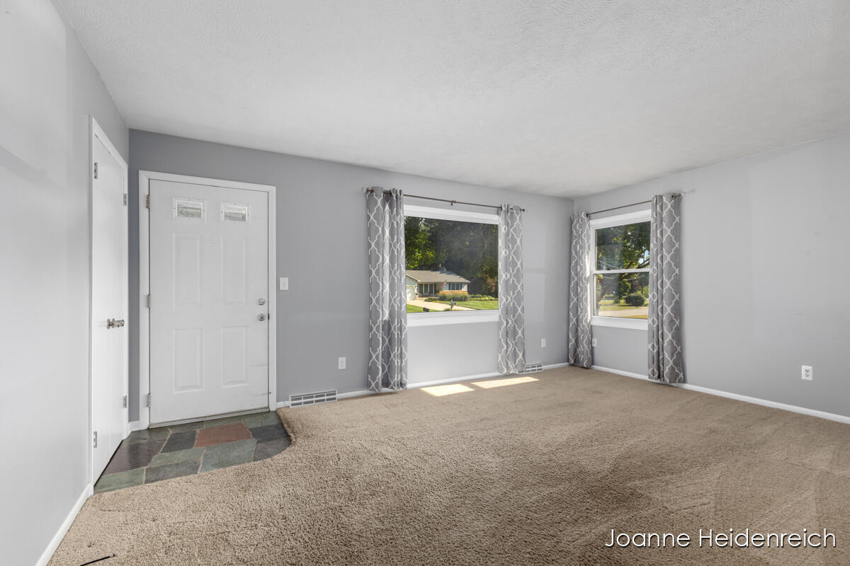 Property Photo:  2664 Pinesboro Drive NE  MI 49525 