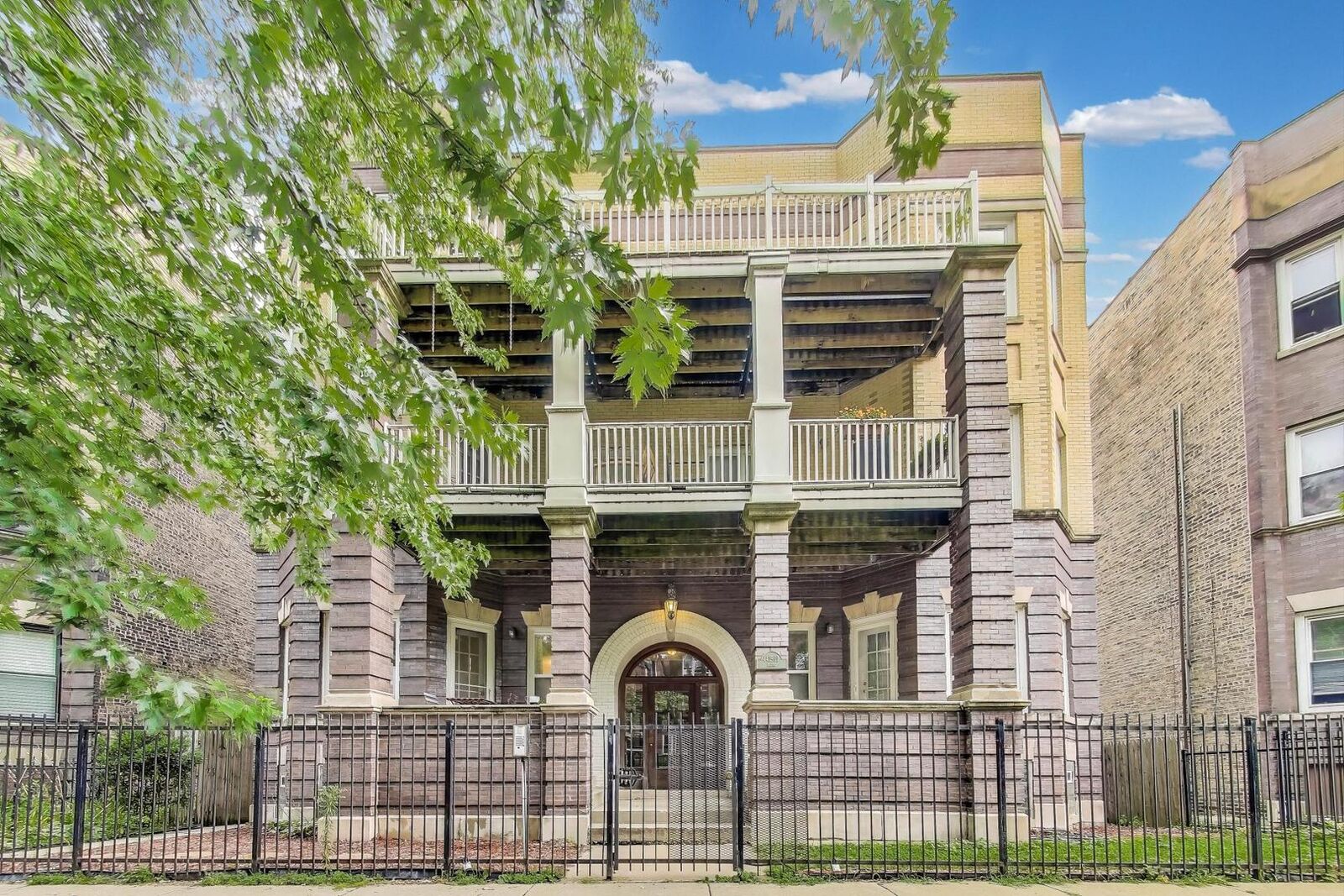 Property Photo: 4417 N Racine Avenue 1N IL 60640