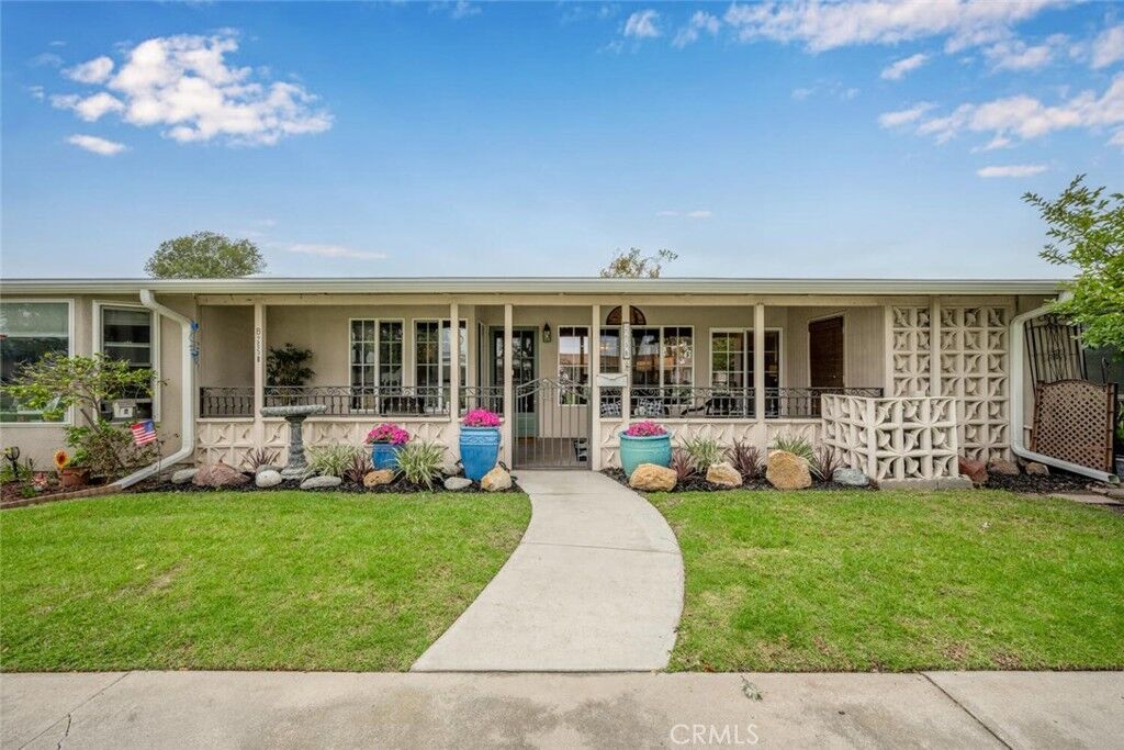 Property Photo:  1621 Interlachen 265B  CA 90740 