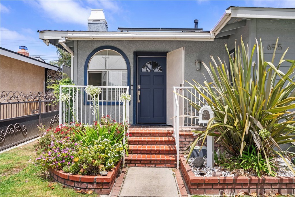 Property Photo: 6915 E Fairbrook Street CA 90815