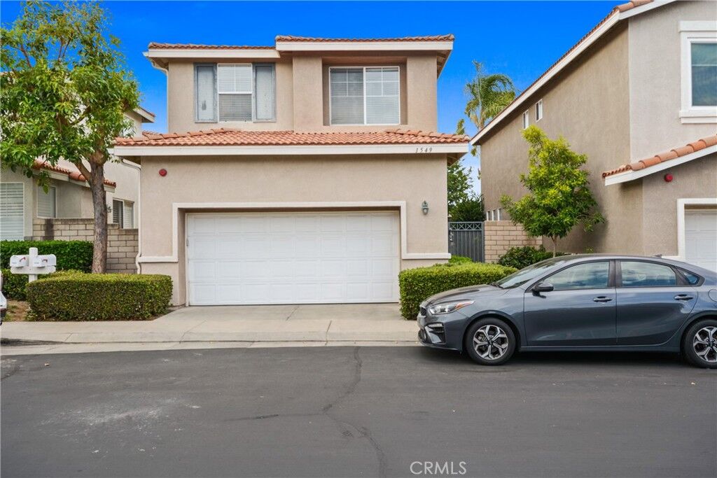 Property Photo:  1549 E Cameron Way  CA 92870 