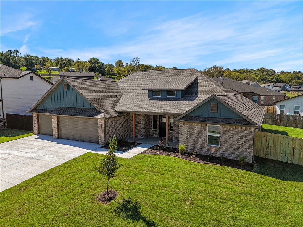 Property Photo:  2612 Fairway Circle  AR 72751 