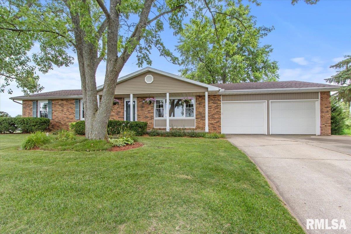 Property Photo: 1010 E Michigan Avenue IL 61548