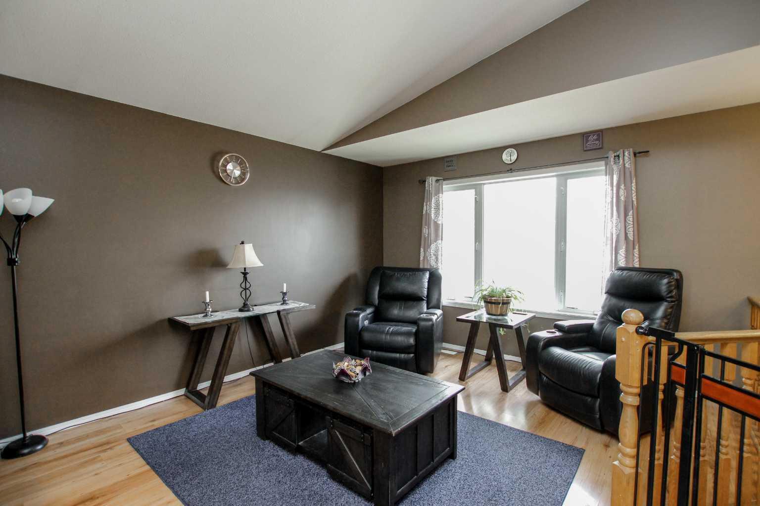 Property Photo: 89 Sunridge Avenue AB T0M 0J0