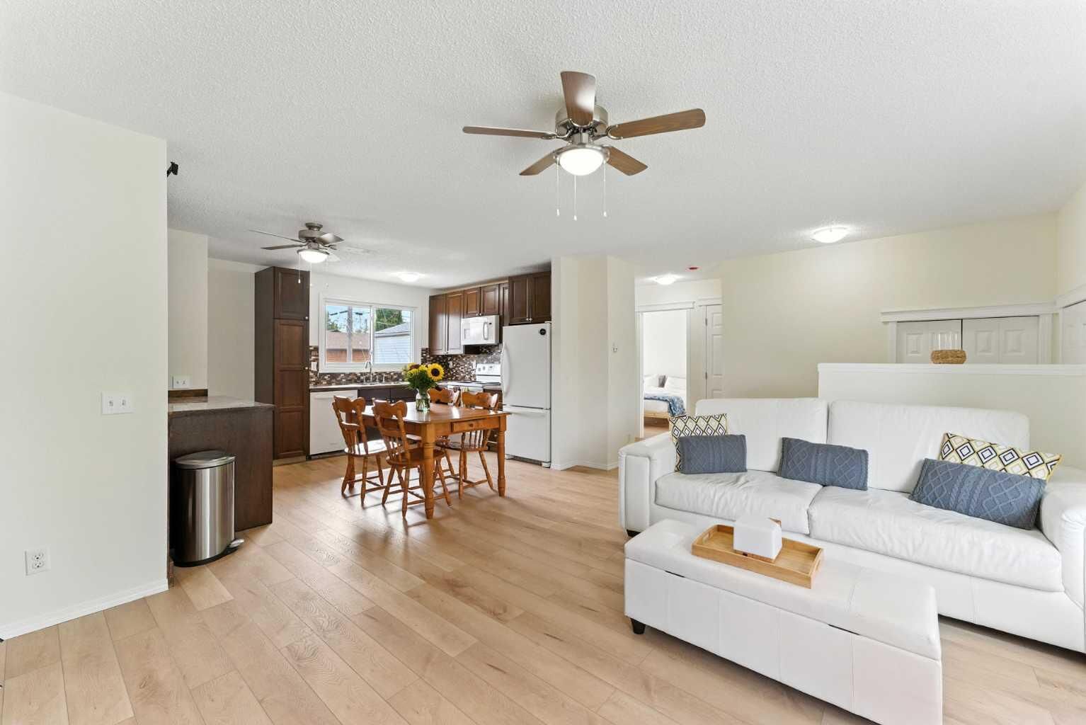Property Photo:  228 Penswood Way SE  AB T2A 4T3 