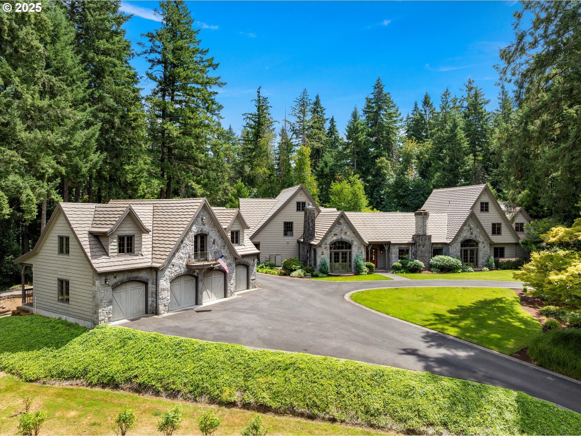 Property Photo: 5564 SW Prosperity Park Rd OR 97062