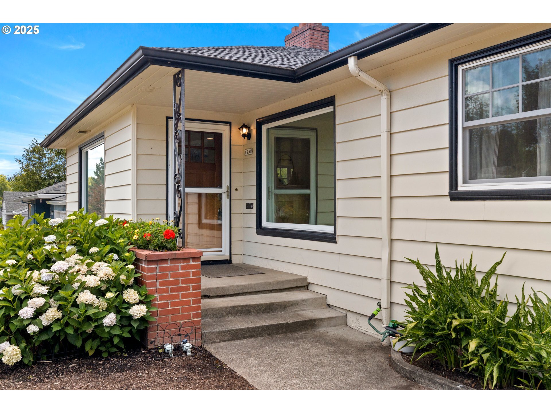 Property Photo: 6458 SW Loop Dr OR 97221
