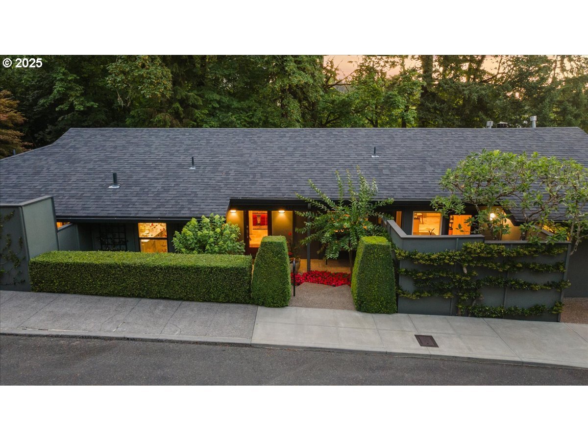 Property Photo: 2417/2419 SW Montgomery Dr OR 97201