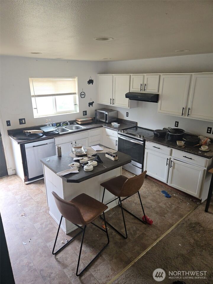 Property Photo:  942  G Street SW  WA 98512 