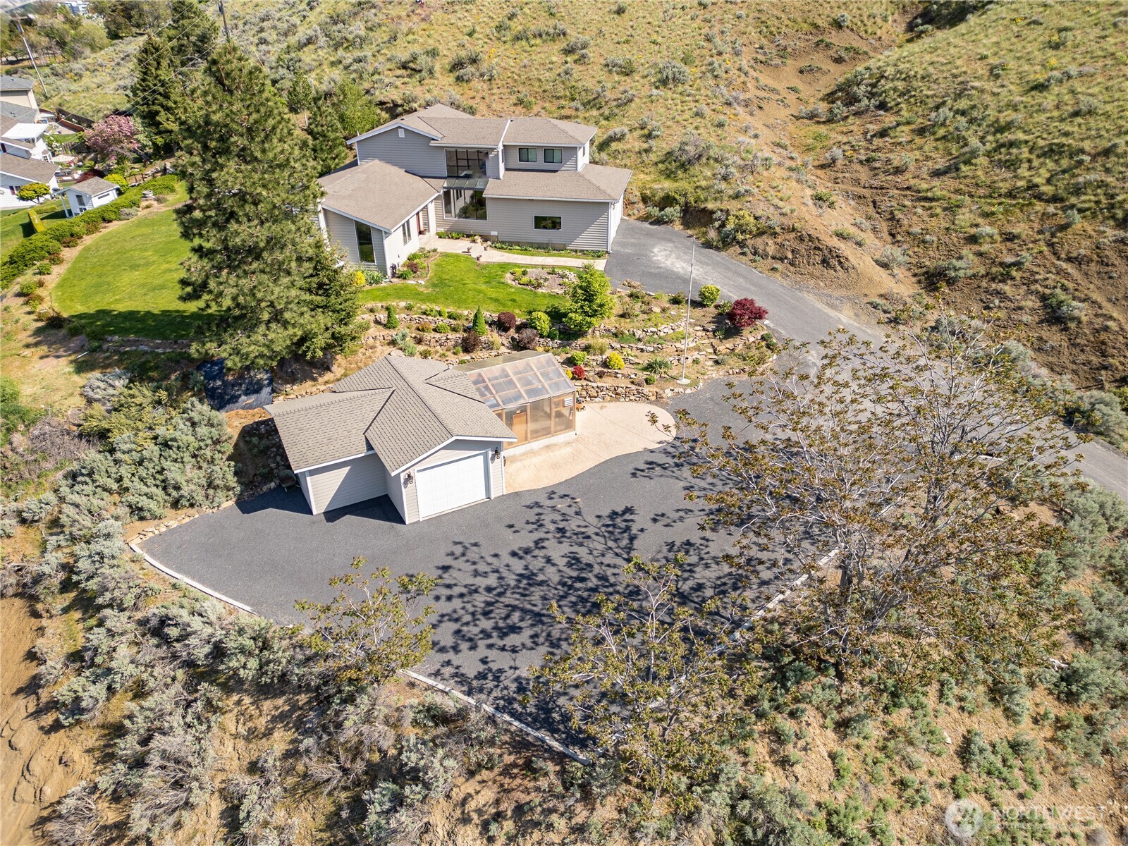 1811  Skyline Drive  Wenatchee WA 98801 photo
