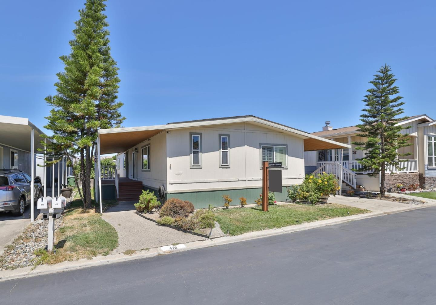 Property Photo: 412 Chateau La Salle Drive 412 CA 95111