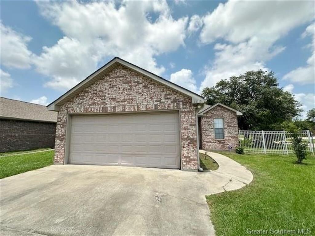 Property Photo: 2165 Willowick Street LA 70607