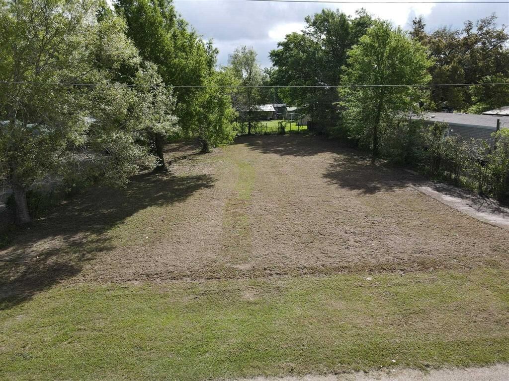 Property Photo: Vincent Street LA 70668