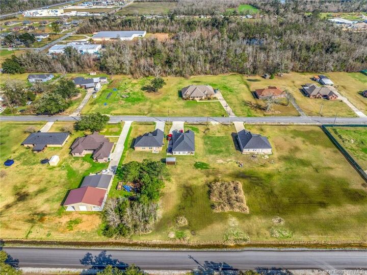 Property Photo: 448 Deshotel Lane LA 70615