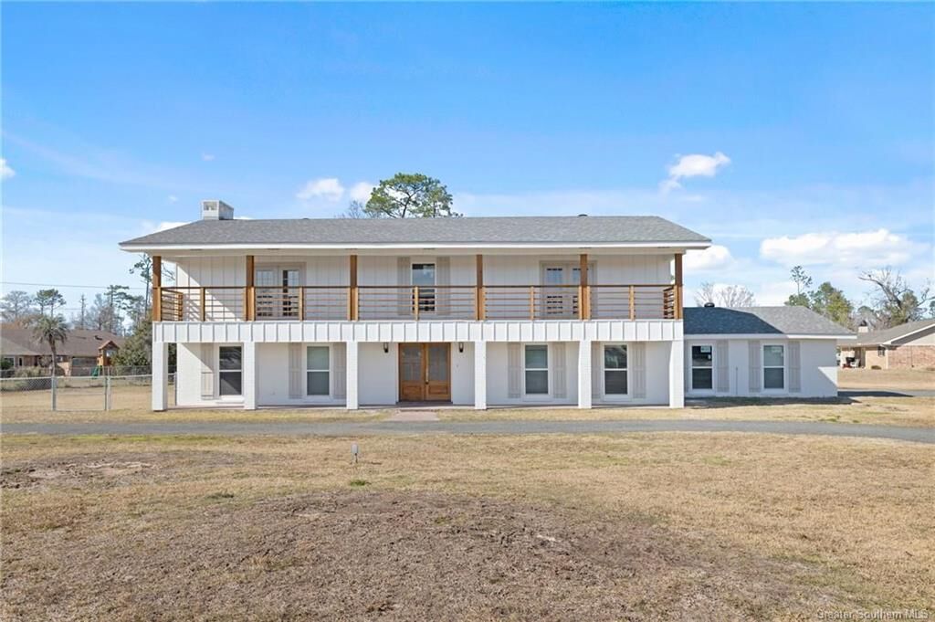 Property Photo: 143 E Park Manor Drive E LA 70611