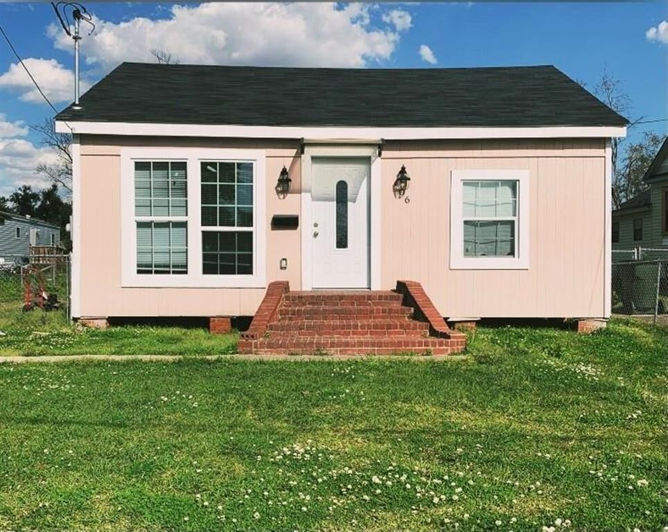 Property Photo:  906 N Lyons Street N  LA 70601 