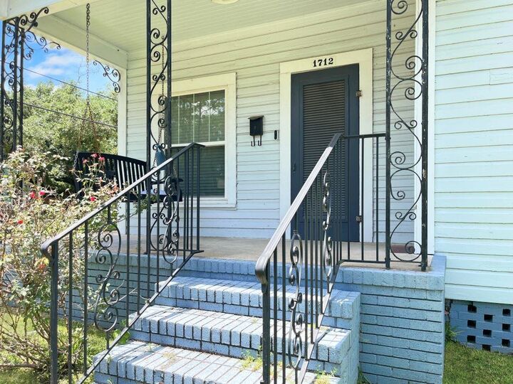Property Photo:  1712 W Common Street W  LA 70601 