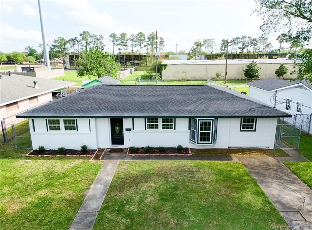 Property Photo:  2026 18th Street  LA 70601 