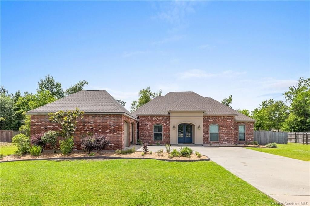 Property Photo: 633 N Jovita Road N LA 70611
