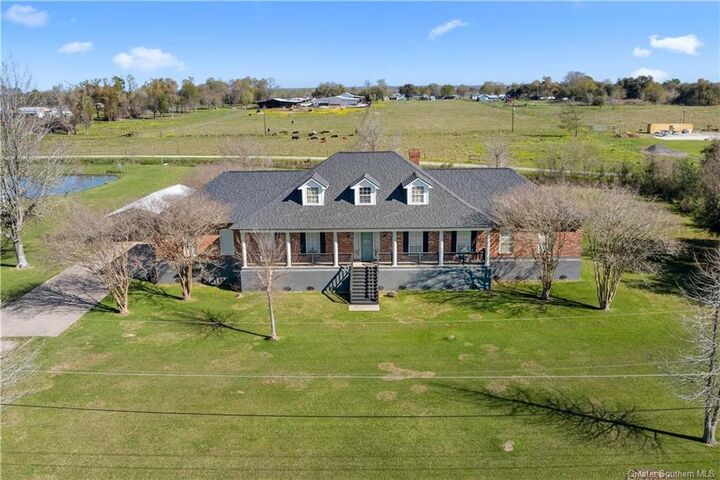 Property Photo:  135 Country Lane  LA 70607 