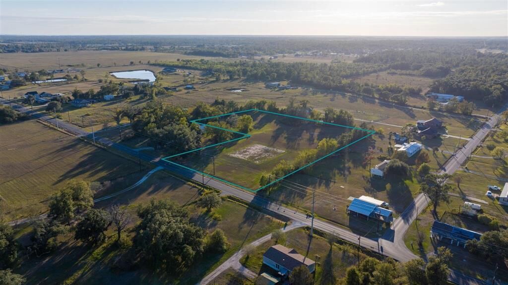 Property Photo: Thompson Rd LA