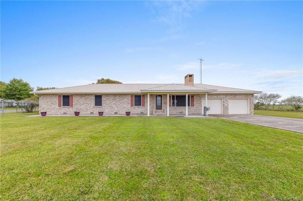 Property Photo: 817 Main Street LA 70650