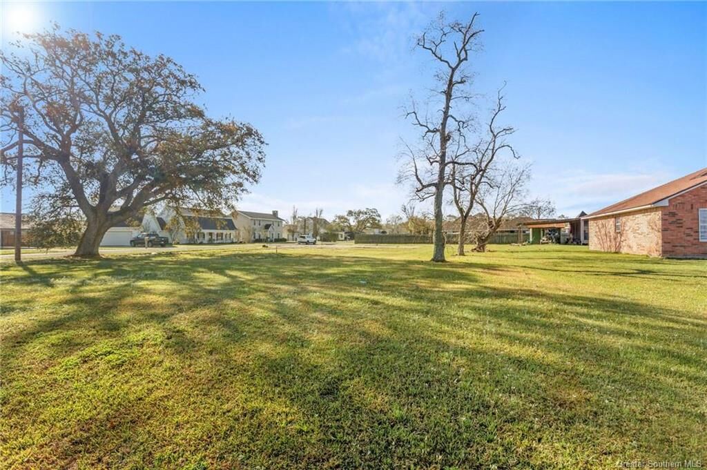 Property Photo:  1305 W McNeese Street W  LA 70605 