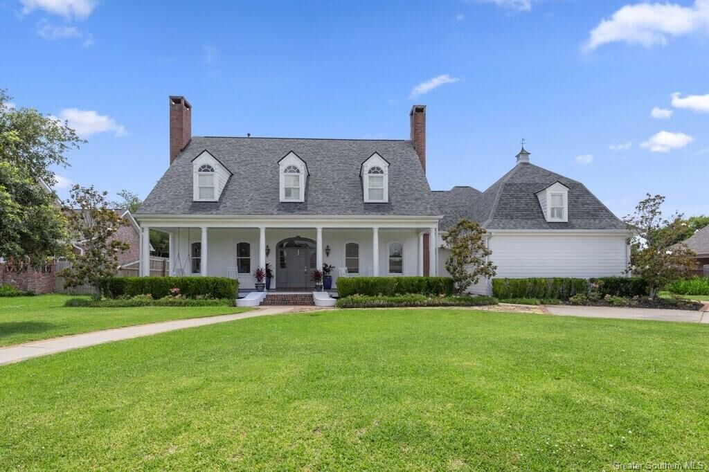 Property Photo: 2713 Bocage Lane LA 70605