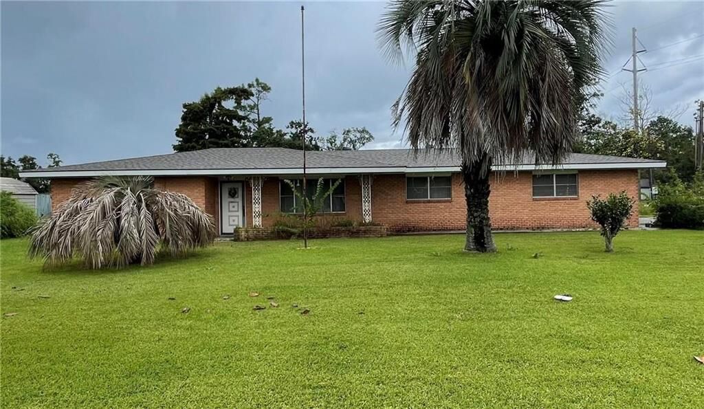 Property Photo:  1104 E Burton Street E  LA 70663 