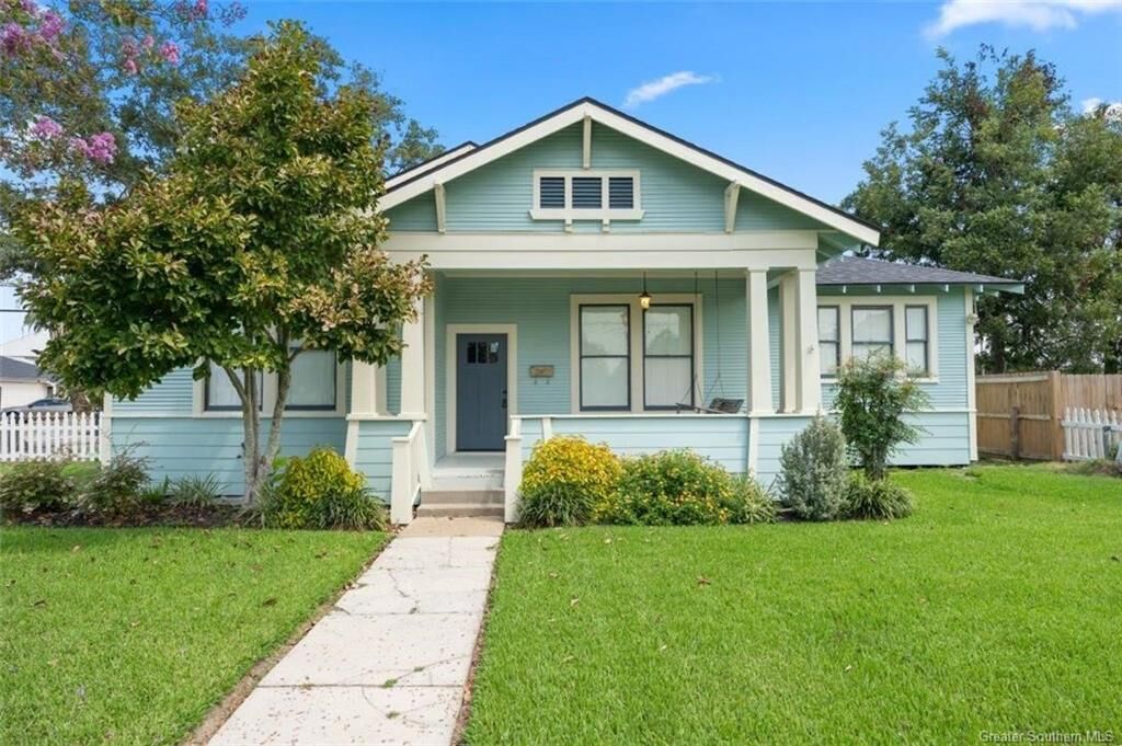 Property Photo:  403 Peake Street  LA 70601 