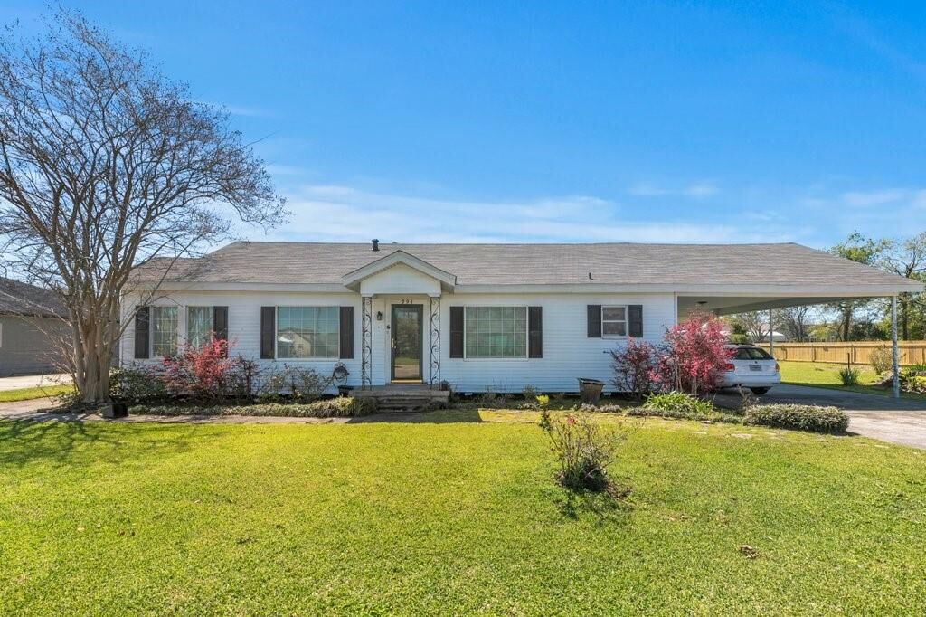 Property Photo: 291 Cypress Street LA 70663